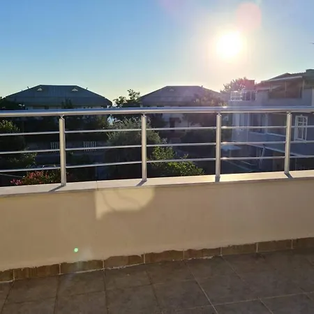 4 Floors 8 Beds *