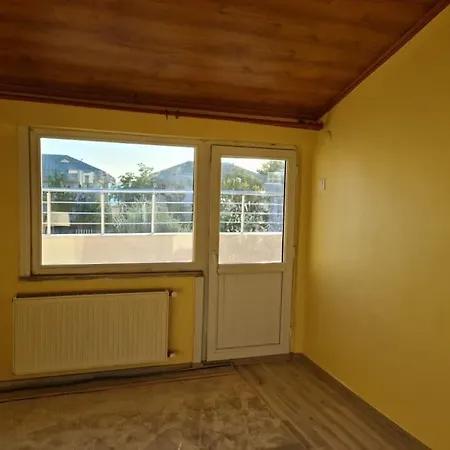 4 Floors 8 Beds *