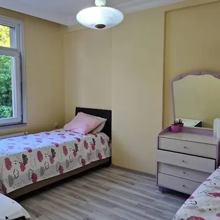 4 Floors 8 Beds Hotel *